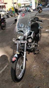 Black Bajaj Avenger Cruise 220