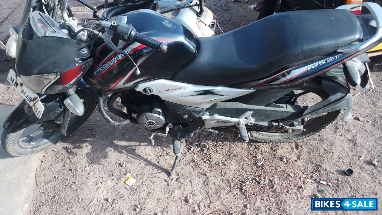 Black Bajaj Discover 125 ST Black Bajaj Discover 125 ST
