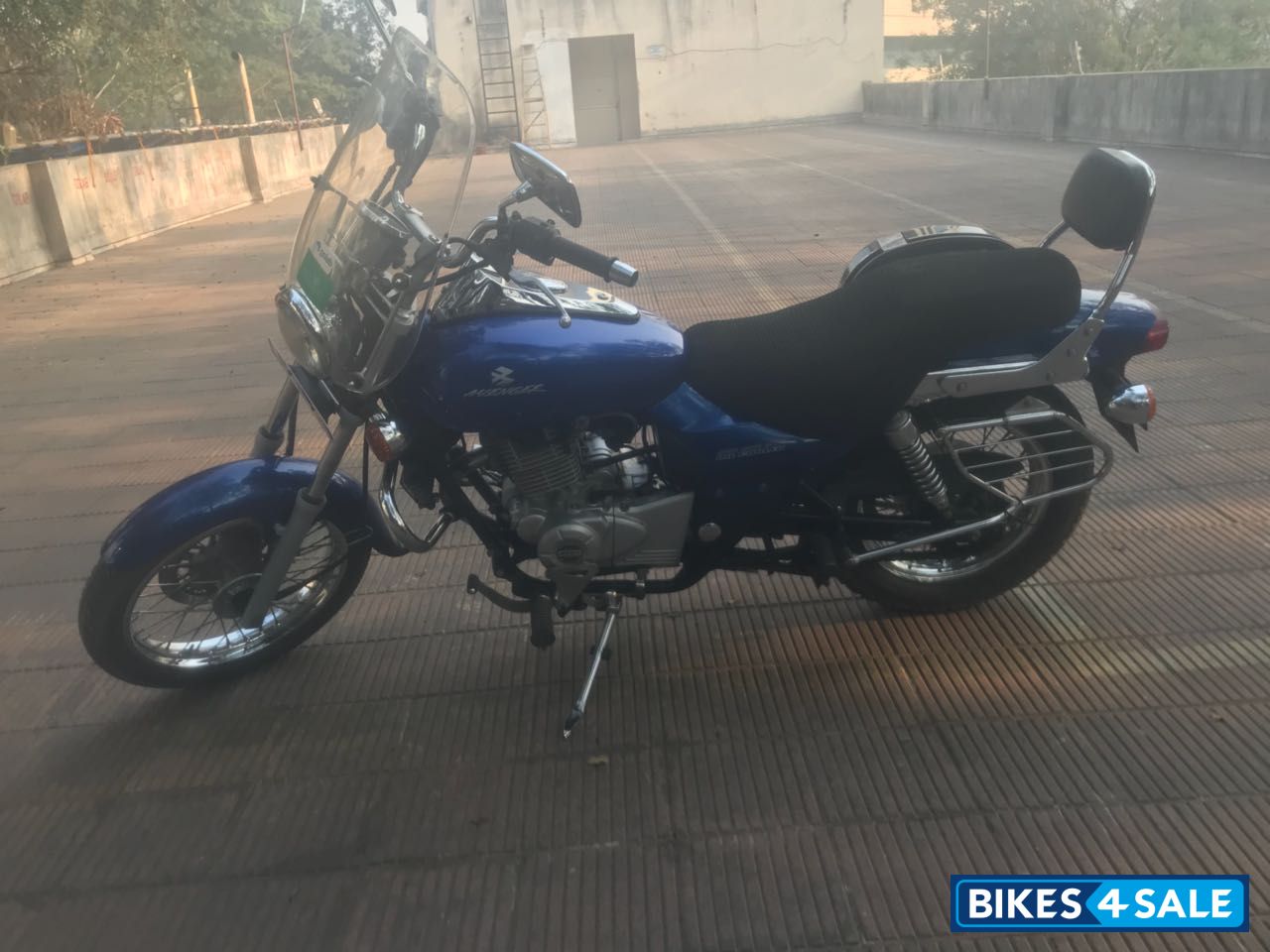 Bajaj Avenger 220 DTS-i Bajaj Avenger 220 DTS-i