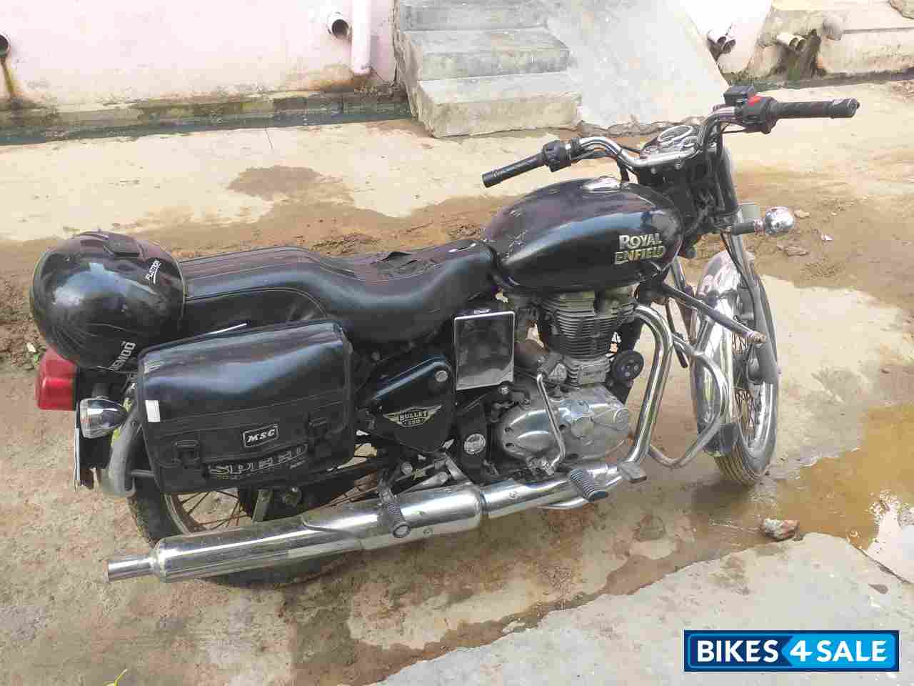 Black Royal Enfield Bullet 350 Twinspark