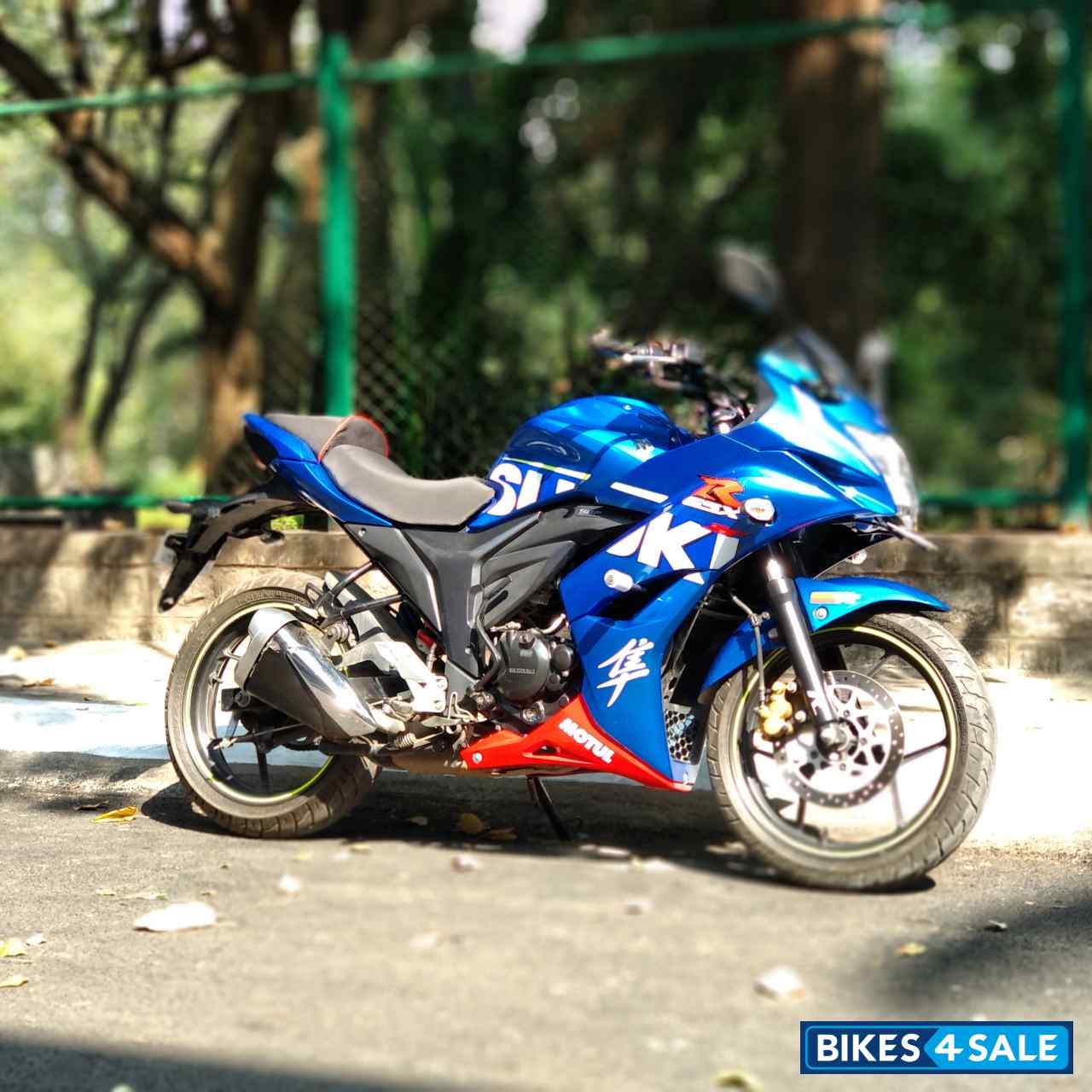 Blue Suzuki Gixxer SF Blue Suzuki Gixxer SF