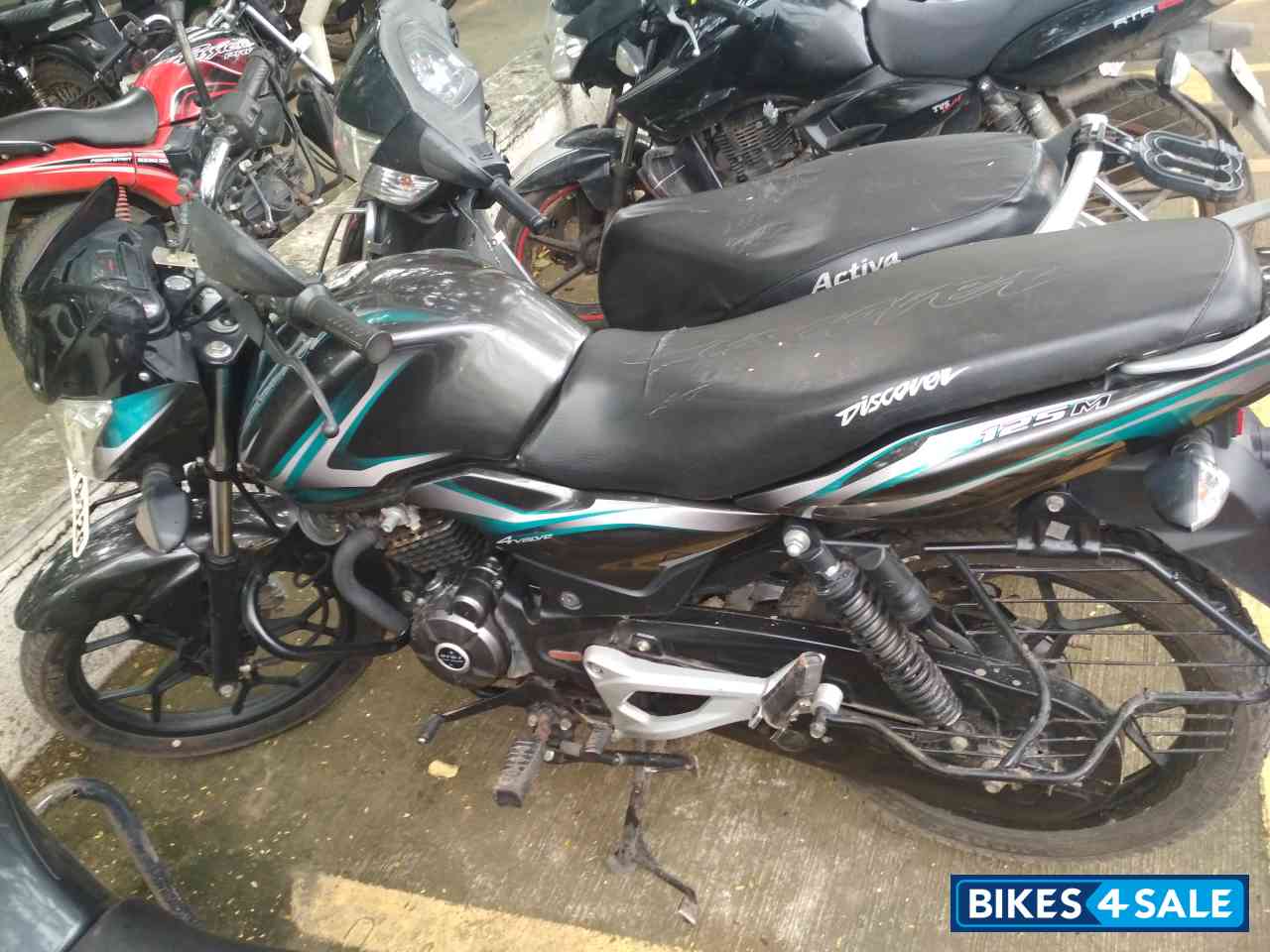 Charcoal Green Bajaj Discover 125M Charcoal Green Bajaj Discover 125M