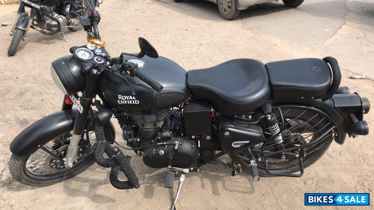 Black Royal Enfield Classic Stealth Black Black Royal Enfield Classic Stealth Black
