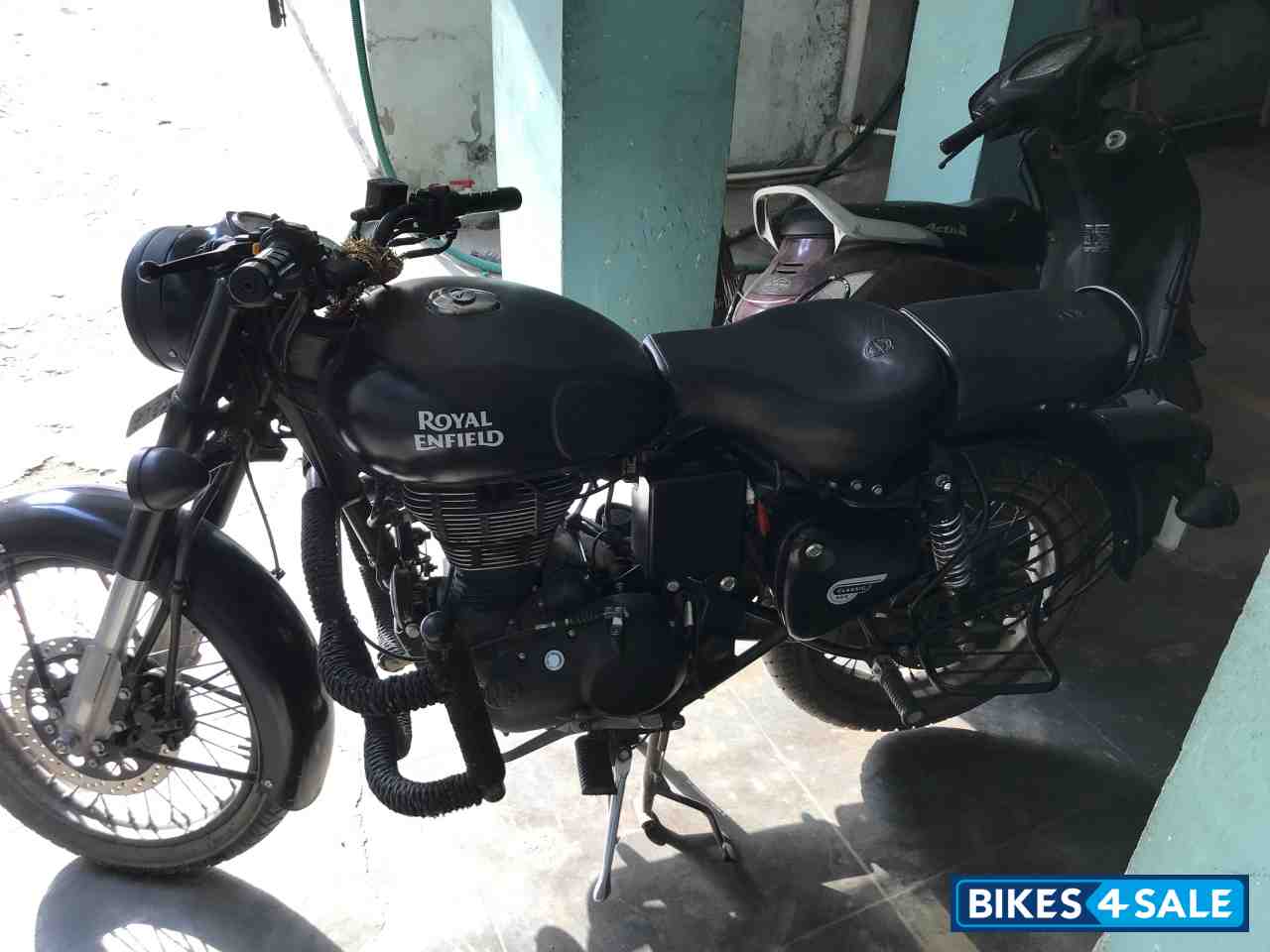 Black Royal Enfield Classic Stealth Black Black Royal Enfield Classic Stealth Black