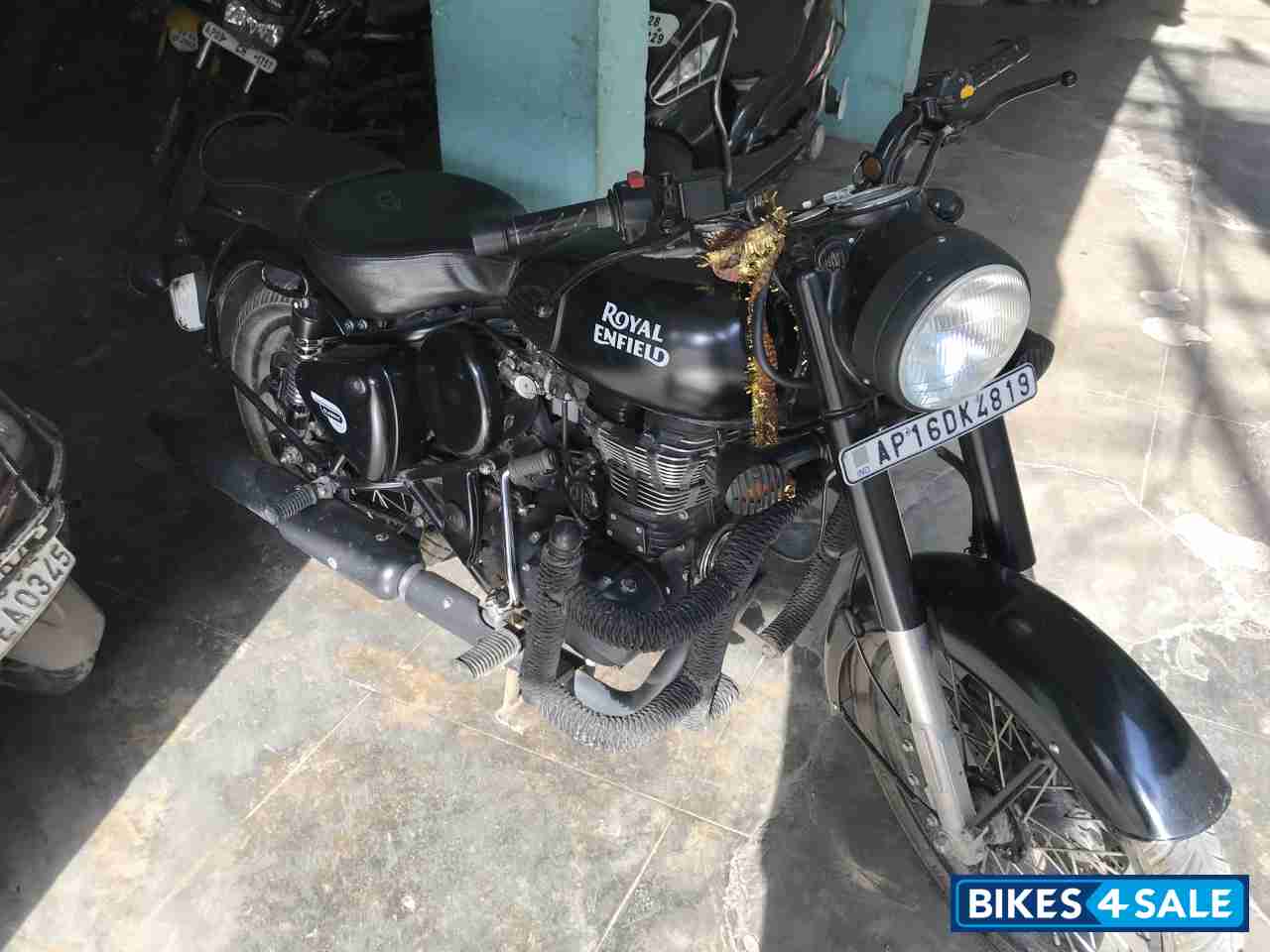 Black Royal Enfield Classic Stealth Black Black Royal Enfield Classic Stealth Black