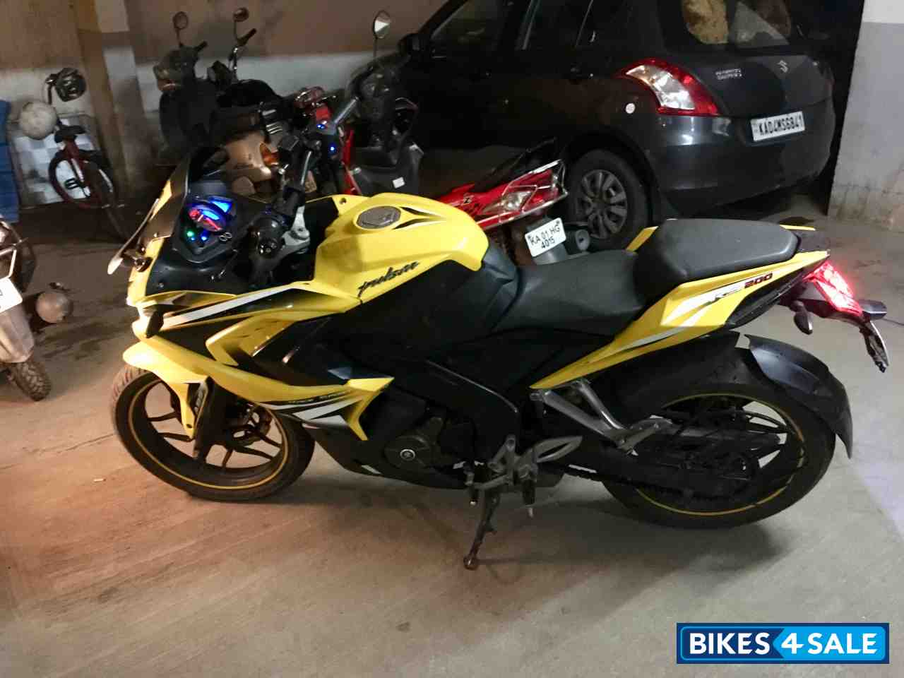 Yellow Bajaj Pulsar RS 200 ABS Yellow Bajaj Pulsar RS 200 ABS