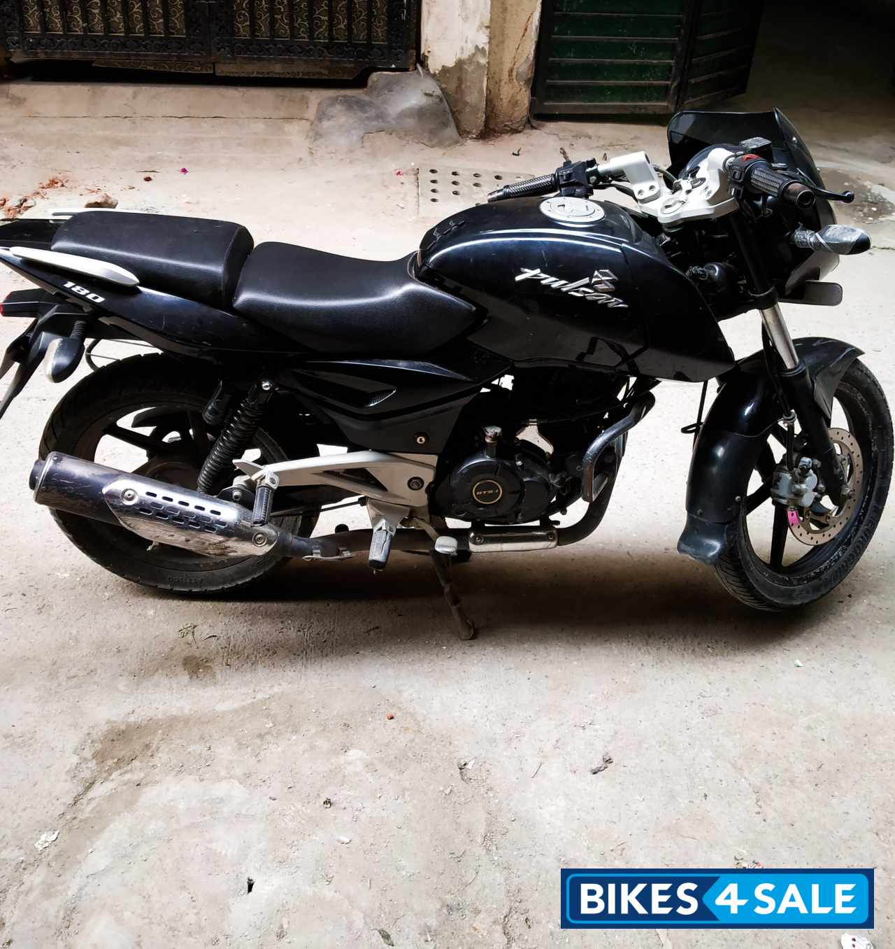 Black Bajaj Pulsar 180 DTSi