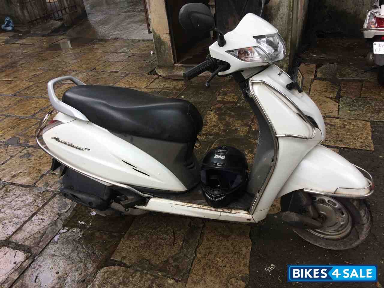 White Honda Activa 3G