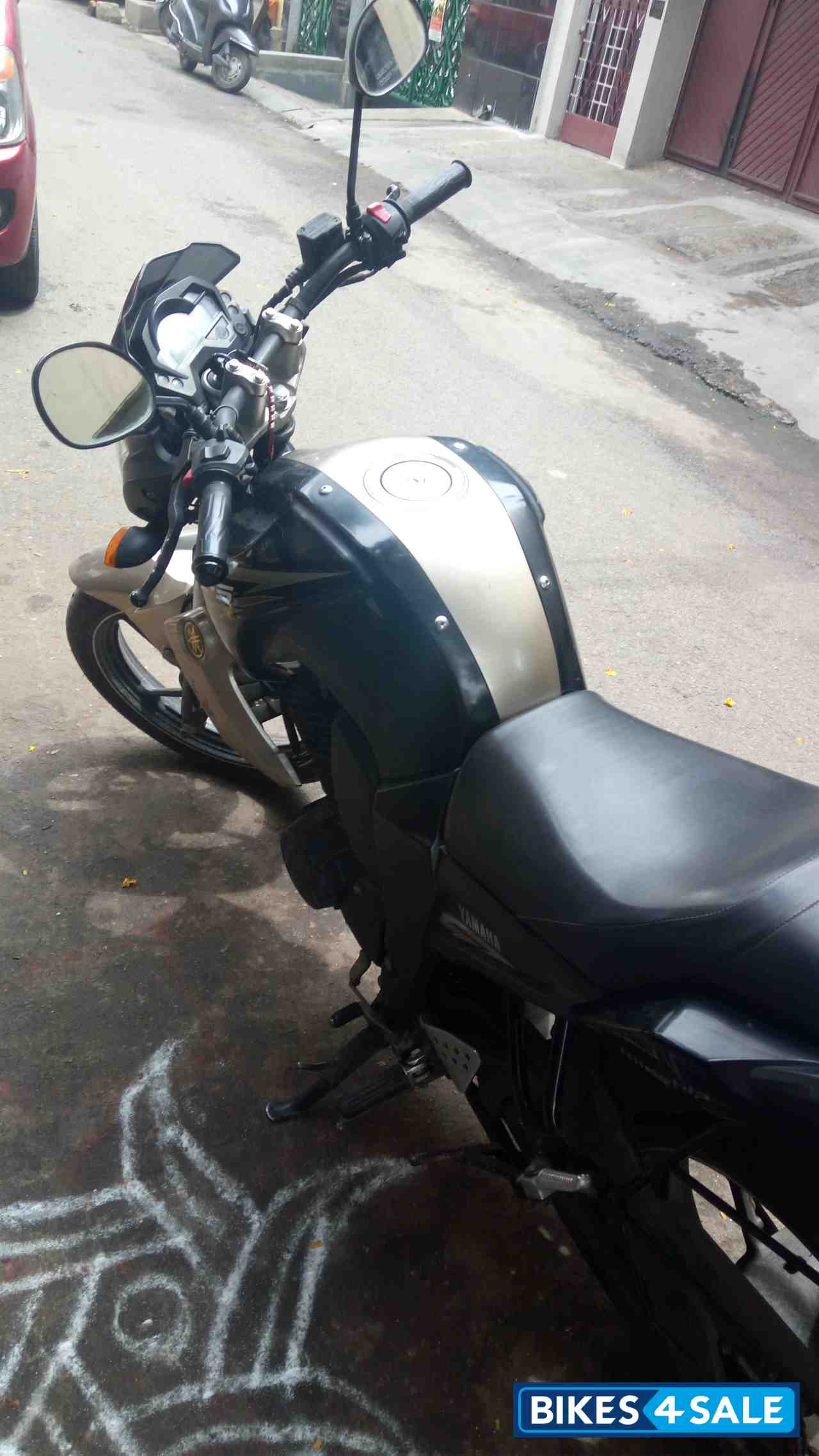 Black- Gold Yamaha FZ-S Black- Gold Yamaha FZ-S