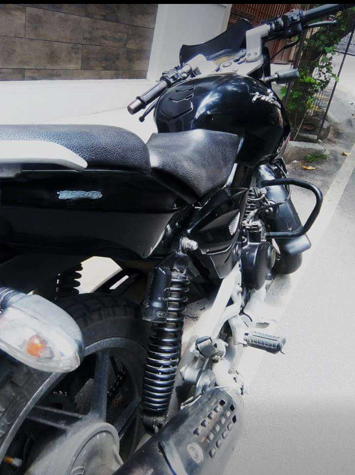 Black Bajaj Pulsar 180 DTSi