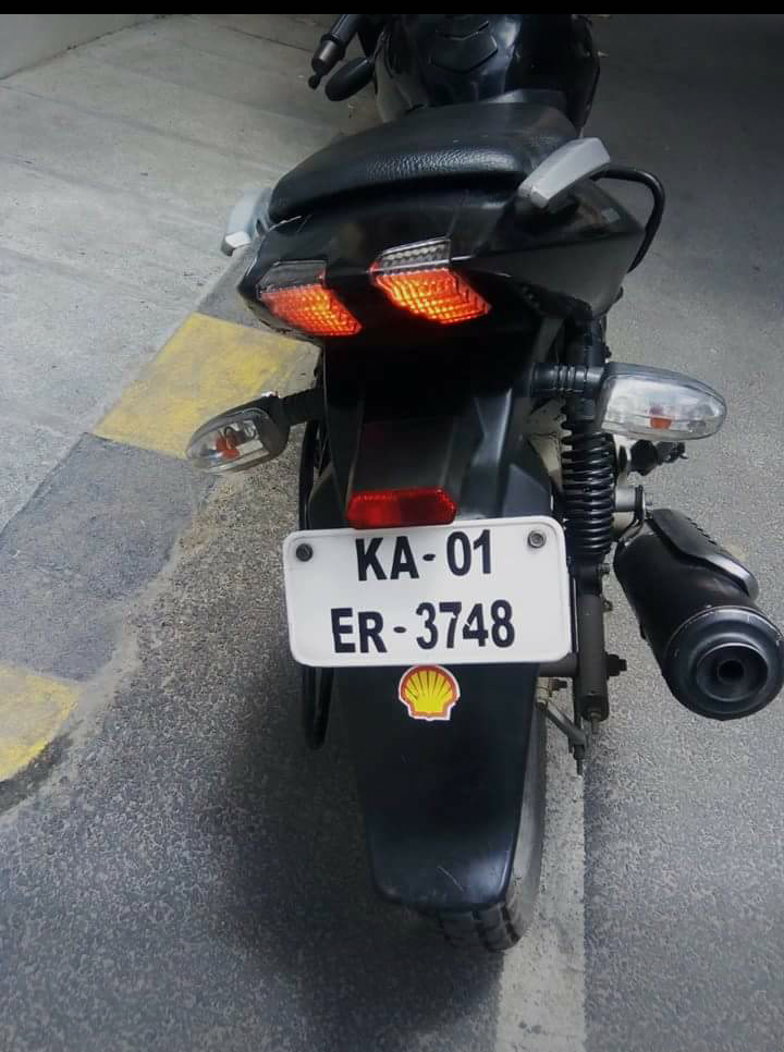 Black Bajaj Pulsar 180 DTSi