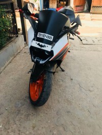 Black KTM RC 200