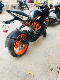 Black KTM RC 200