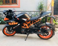 Black KTM RC 200