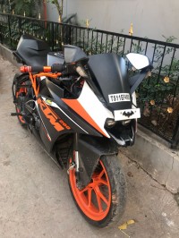 Black KTM RC 200