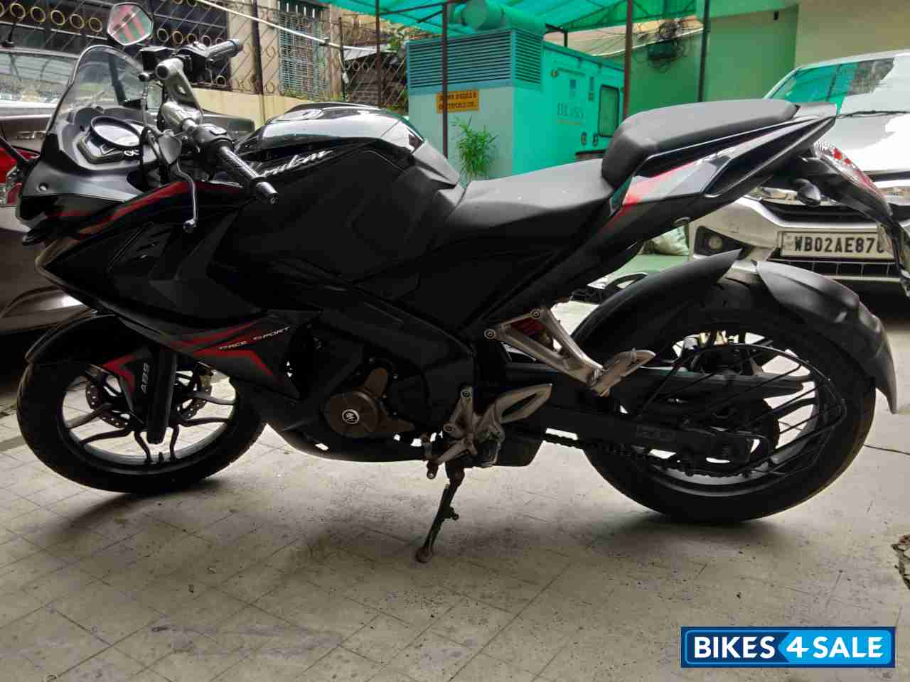 Black Bajaj Pulsar RS 200 ABS Black Bajaj Pulsar RS 200 ABS
