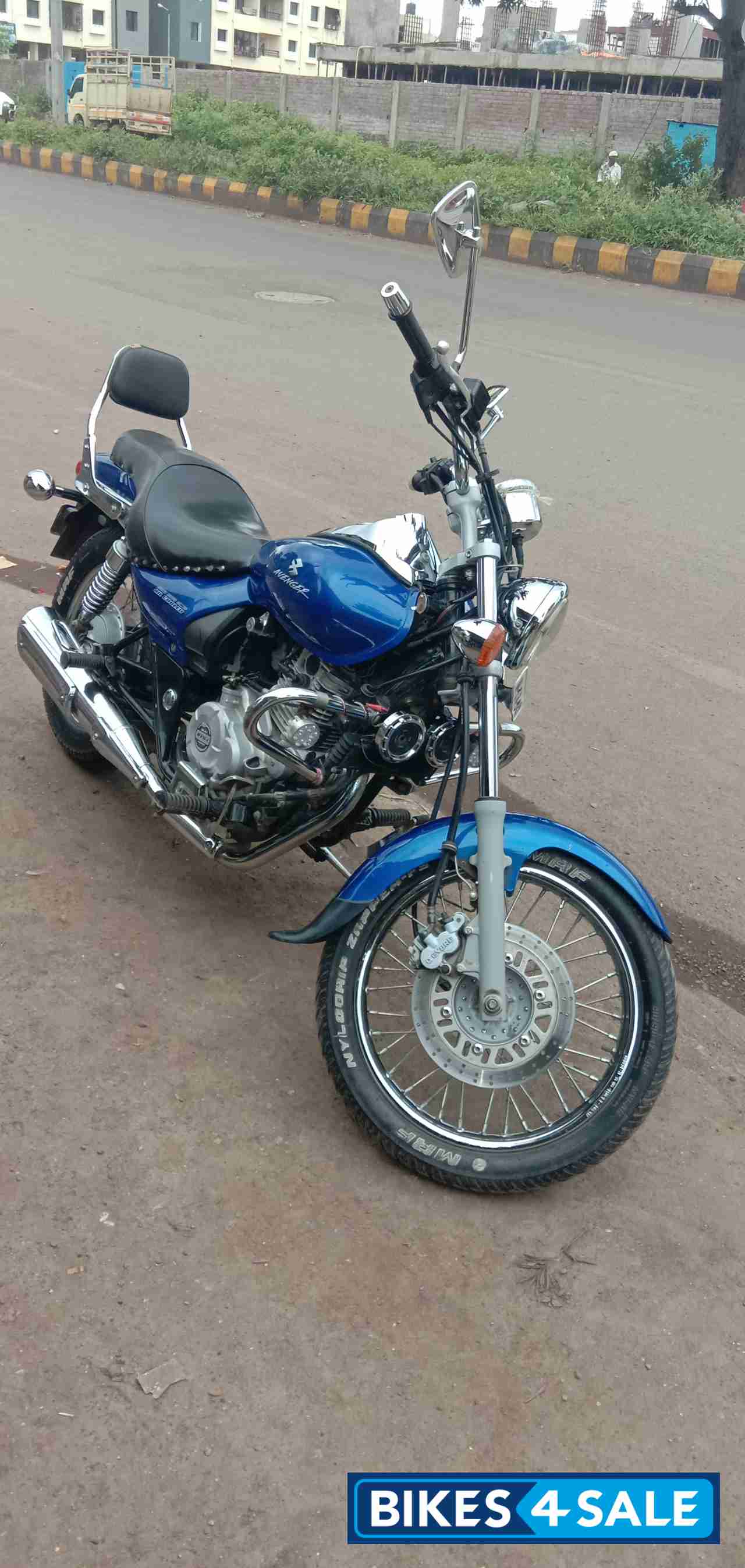 Bajaj Avenger 220 DTS-i