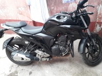 Black Yamaha FZ25