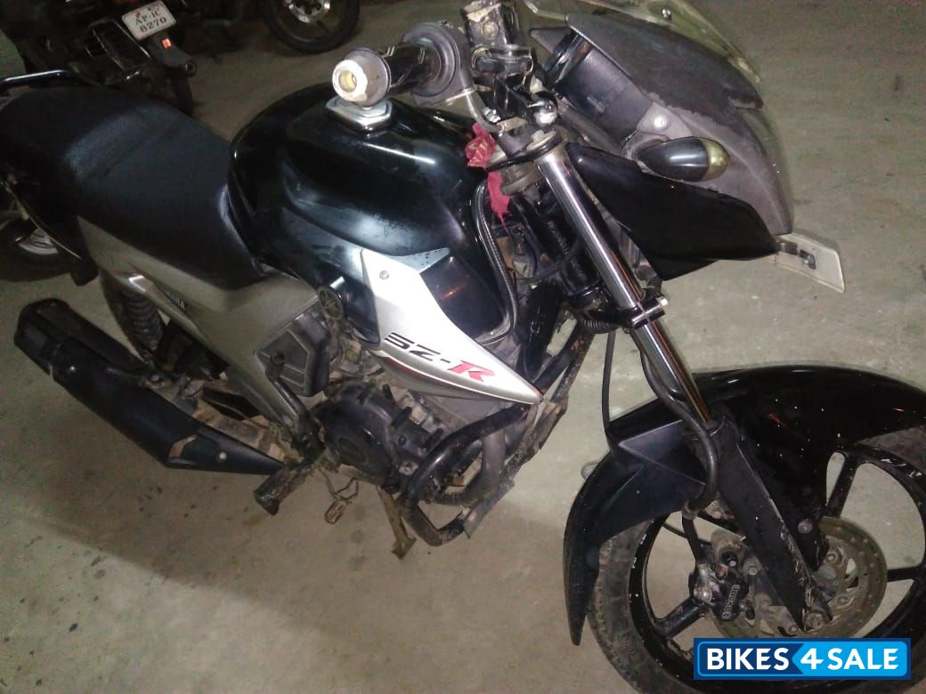 Black Yamaha SZ-R Black Yamaha SZ-R