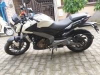 White - Black Bajaj Dominar 400 Disc