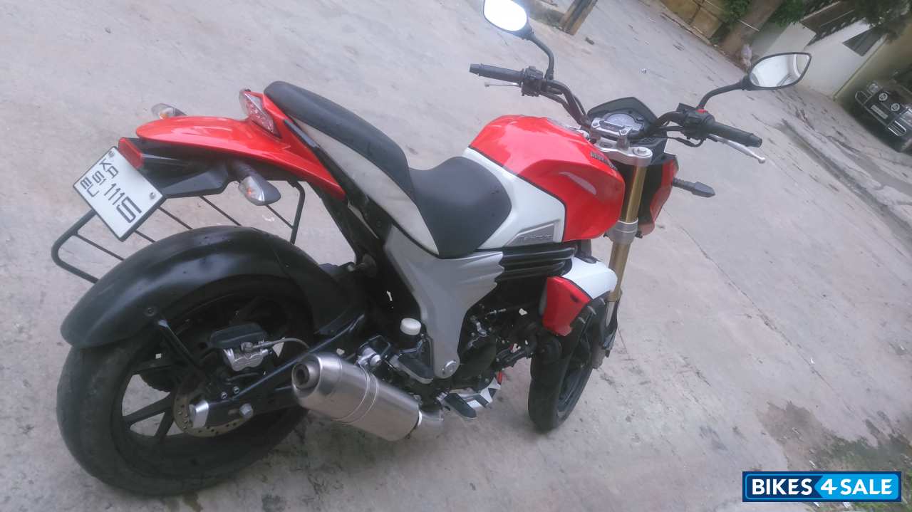 Red Mahindra Mojo Red Mahindra Mojo