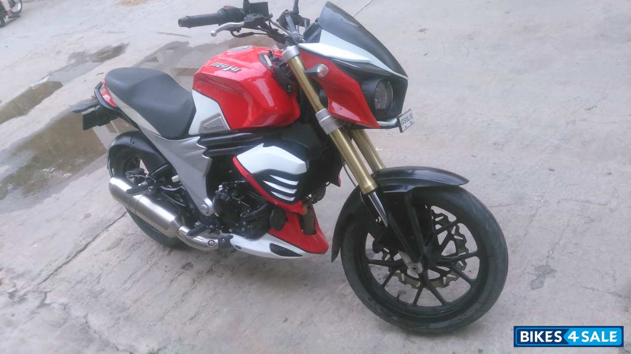 Red Mahindra Mojo Red Mahindra Mojo