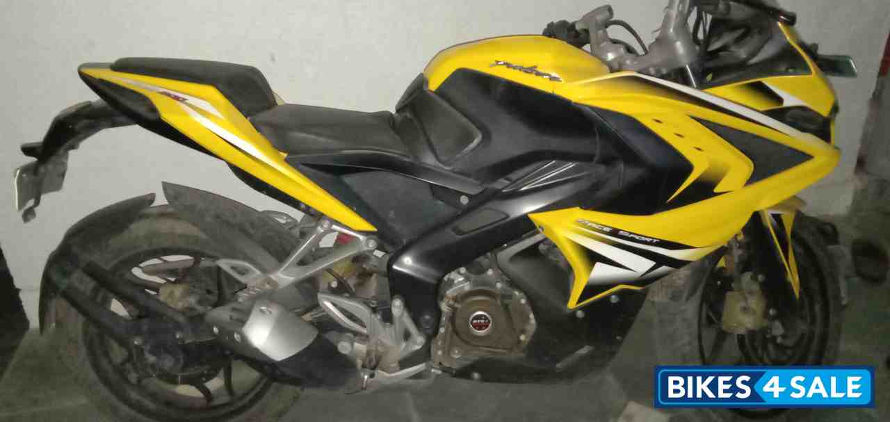 Bajaj Pulsar RS 200 Bajaj Pulsar RS 200