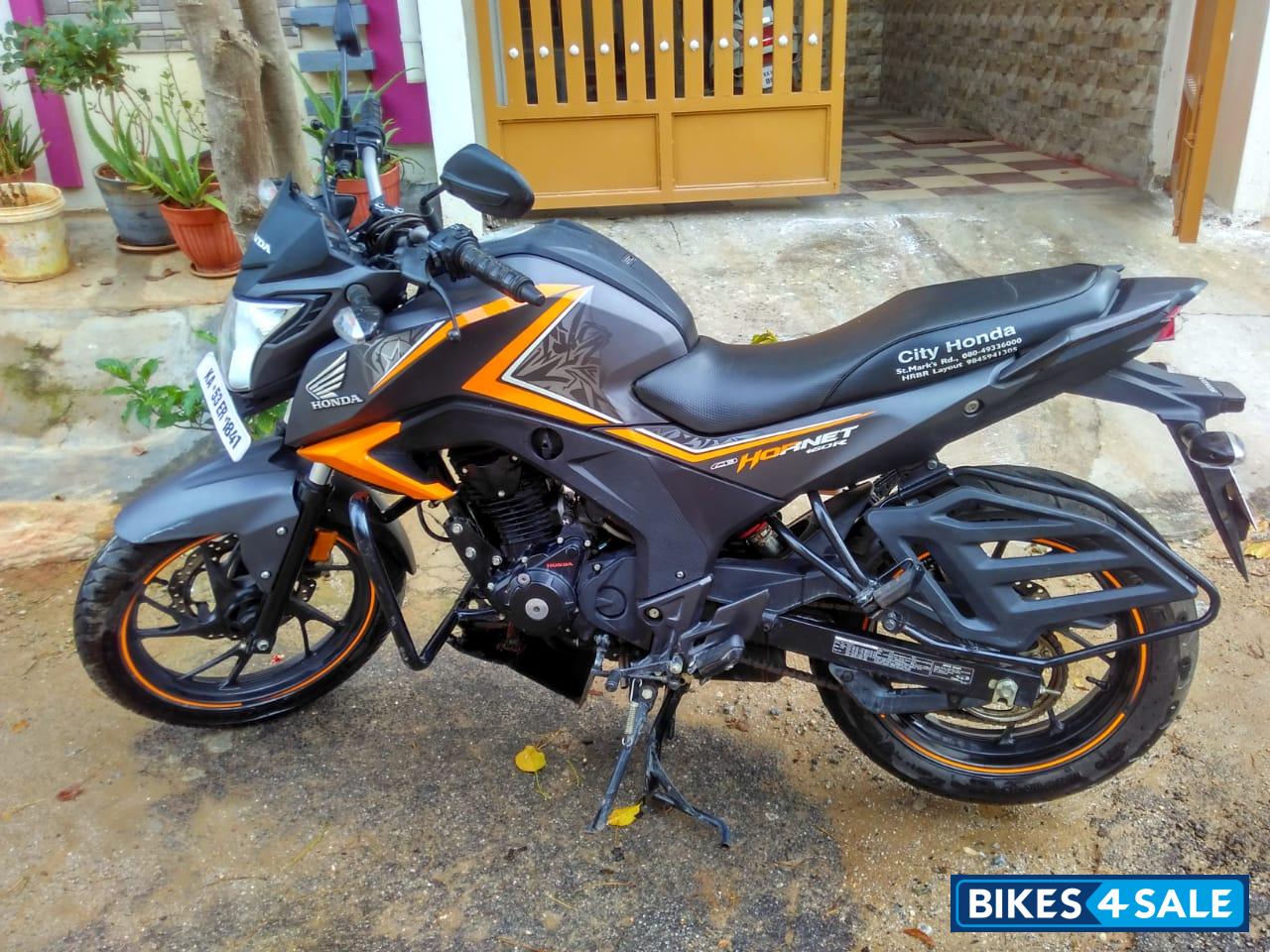 Honda hornet 160r store orange colour