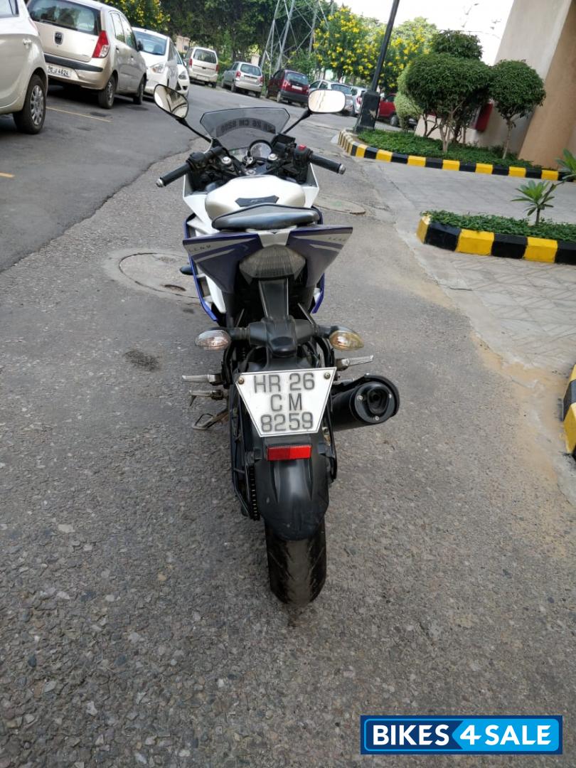 White-blue Special Edition Yamaha YZF R15 V2 White-blue Special Edition Yamaha YZF R15 V2