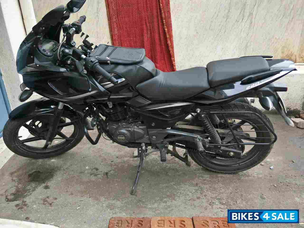 Bajaj Pulsar 220 DTSi