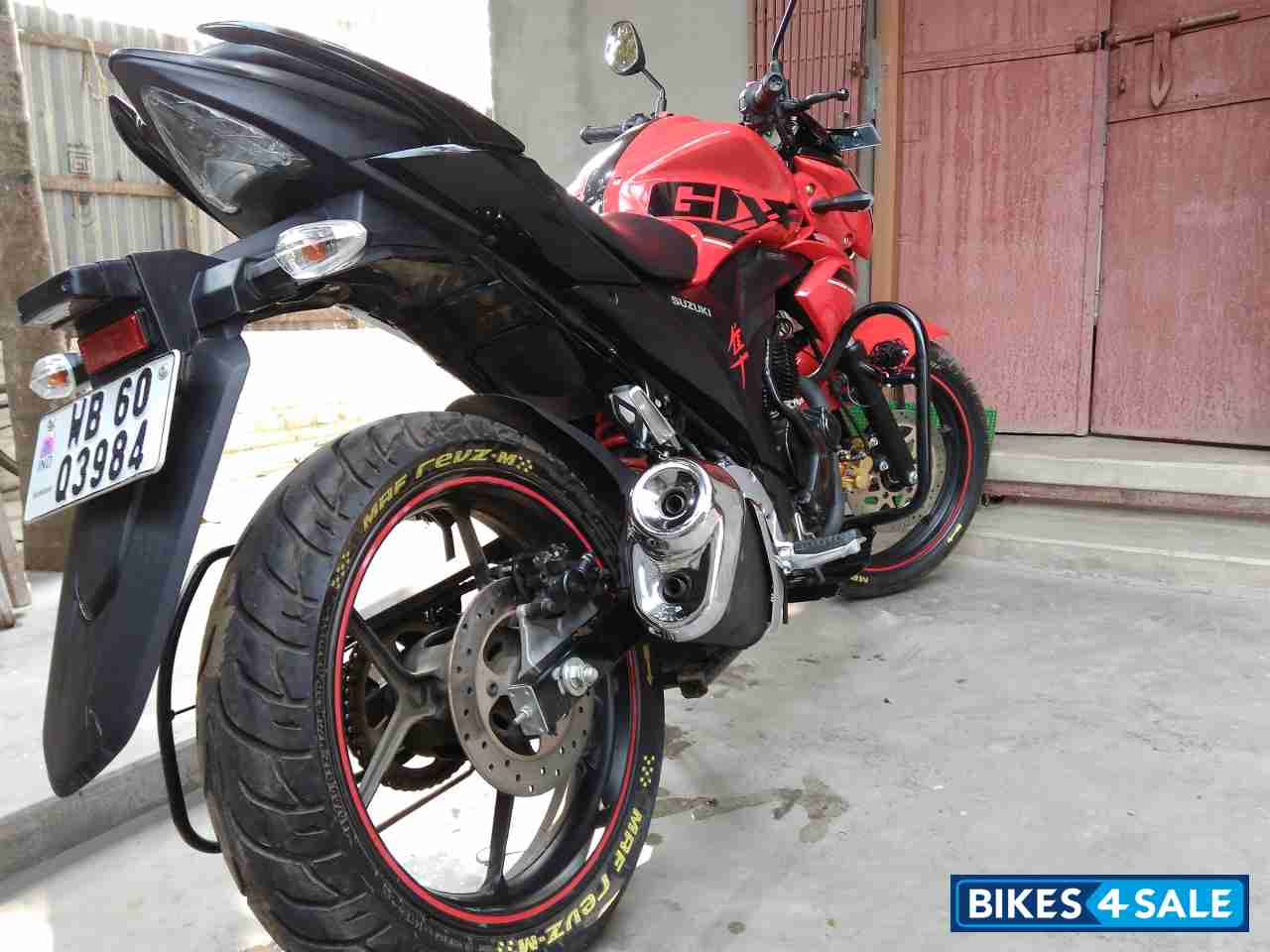 Red Suzuki Gixxer 150 Red Suzuki Gixxer 150