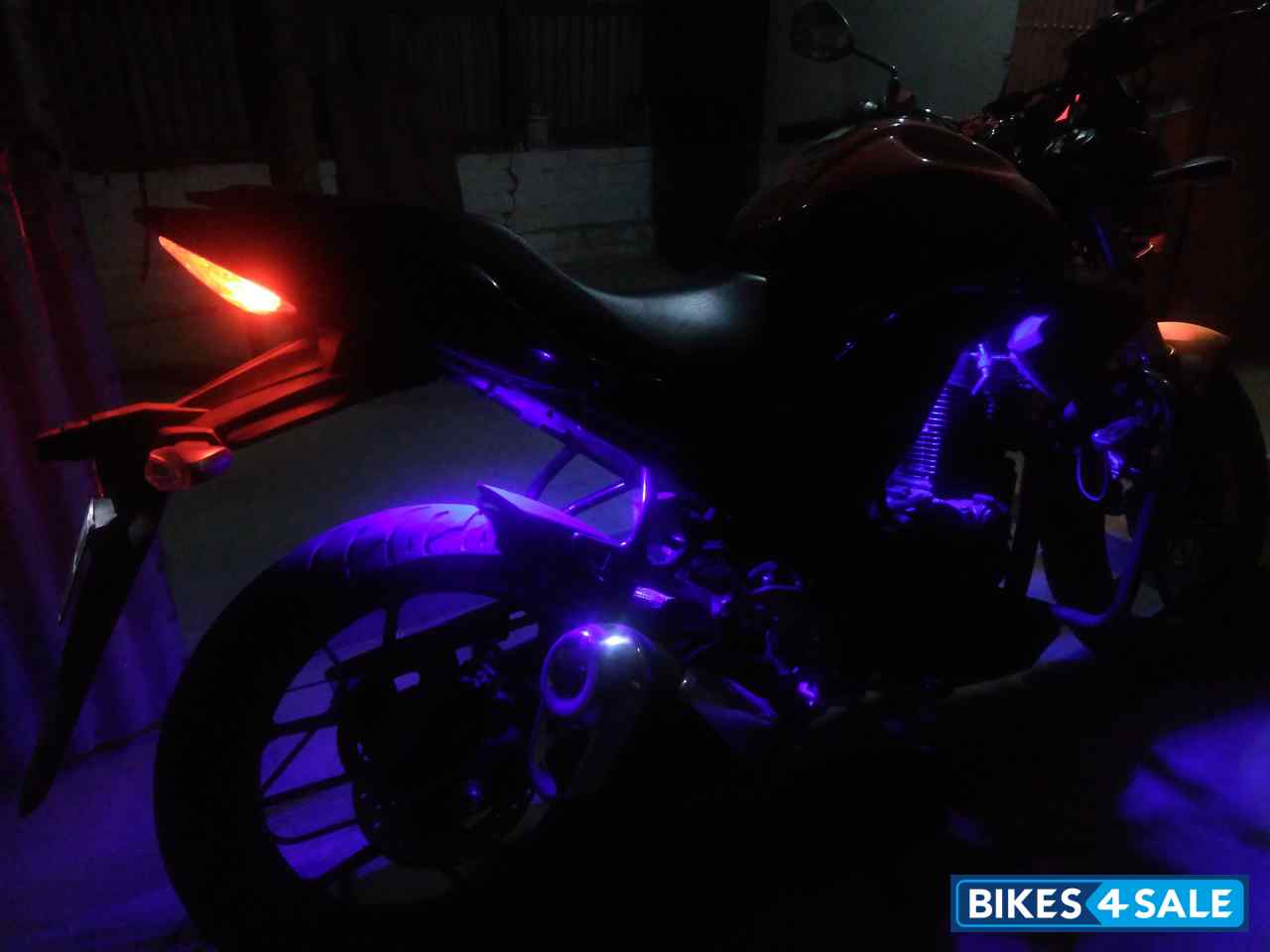 Red Suzuki Gixxer 150 Red Suzuki Gixxer 150