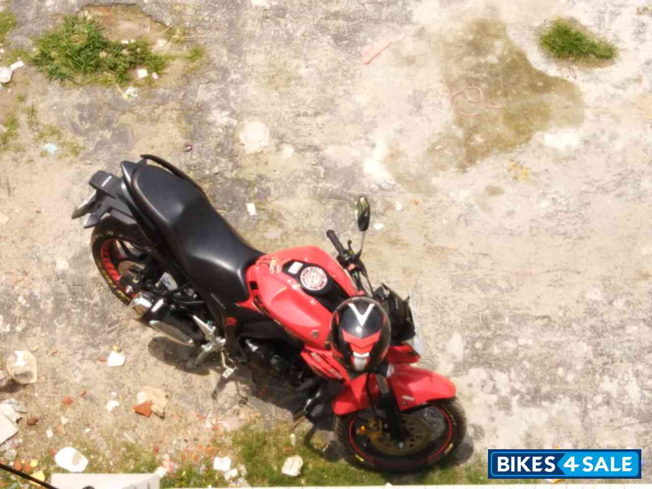 Red Suzuki Gixxer 150 Red Suzuki Gixxer 150