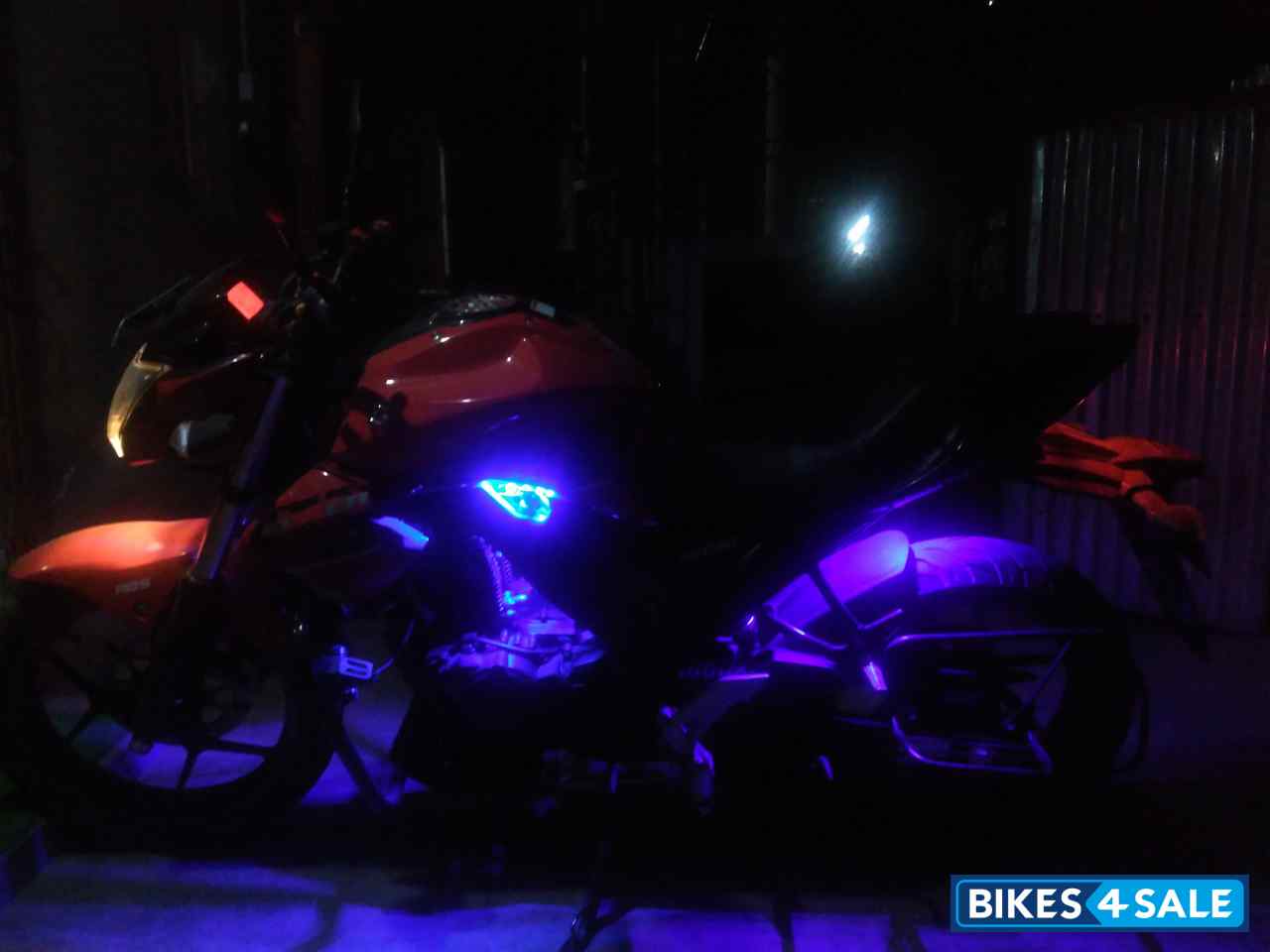 Red Suzuki Gixxer 150 Red Suzuki Gixxer 150