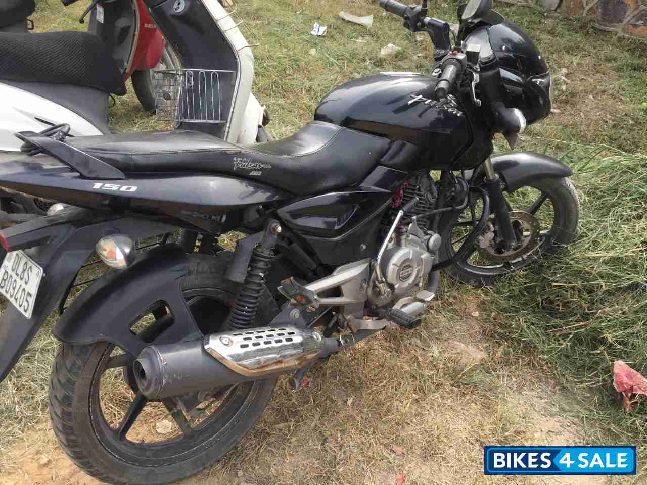 Black Bajaj Pulsar 150 Classic