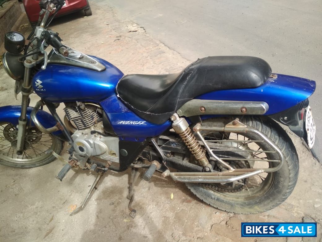 Blue Bajaj Avenger 180 DTS-i Blue Bajaj Avenger 180 DTS-i