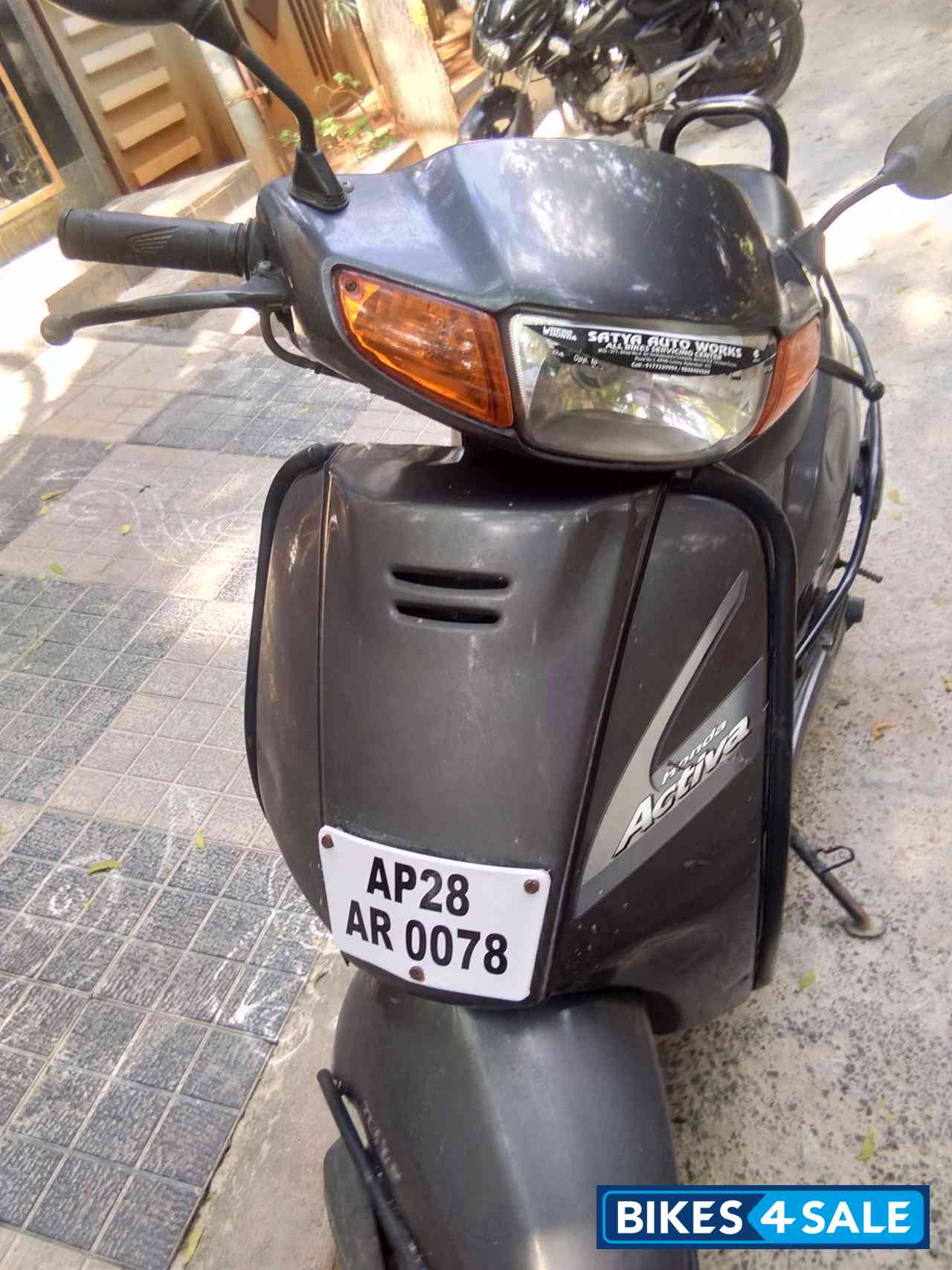 Gray Honda Activa