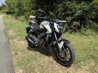 White Bajaj Dominar 400