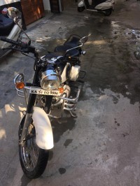 White Royal Enfield Classic 350