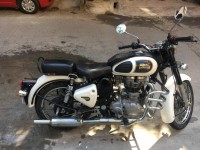 White Royal Enfield Classic 350