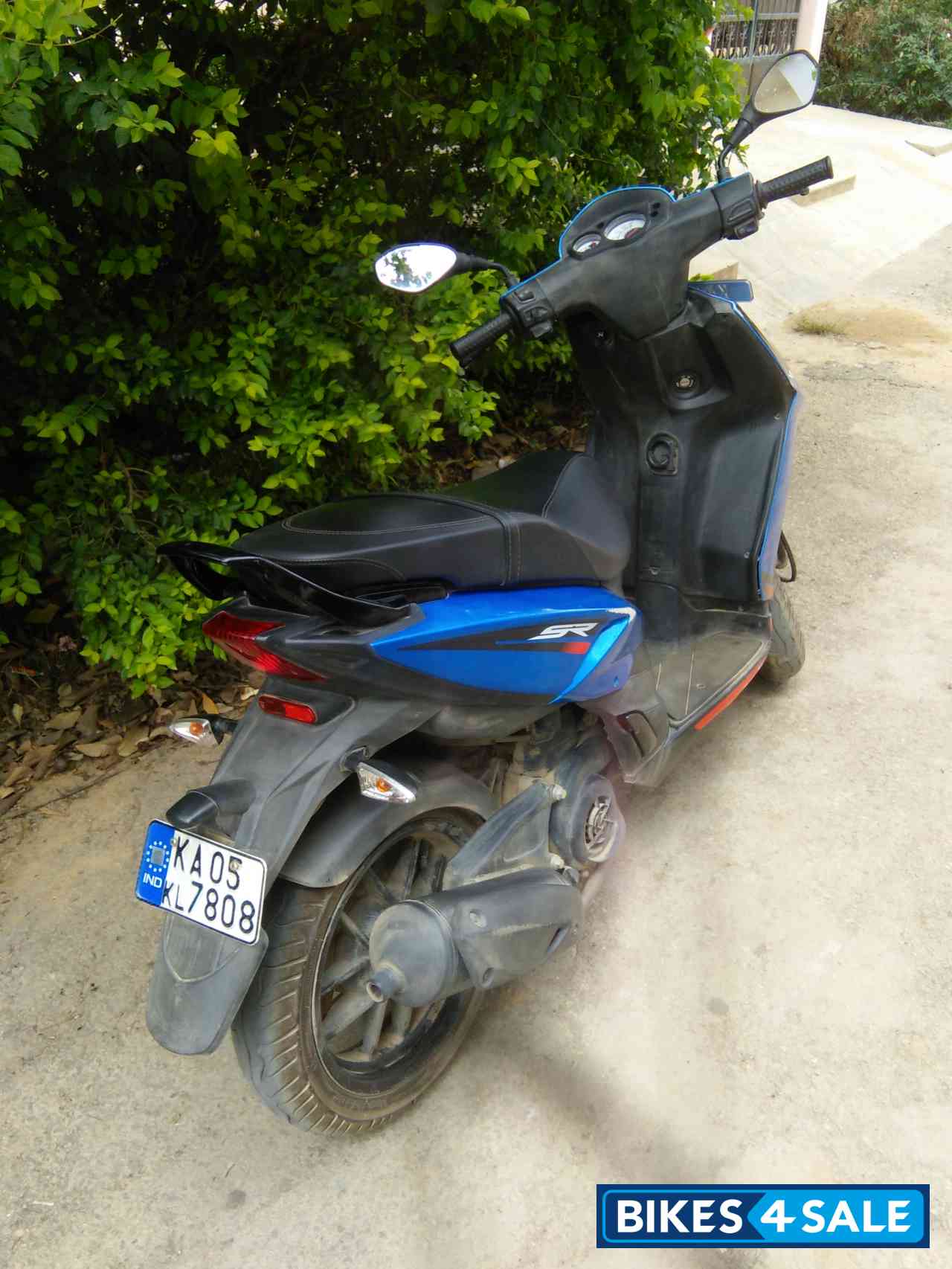 Blue Aprilia SR 125 Blue Aprilia SR 125