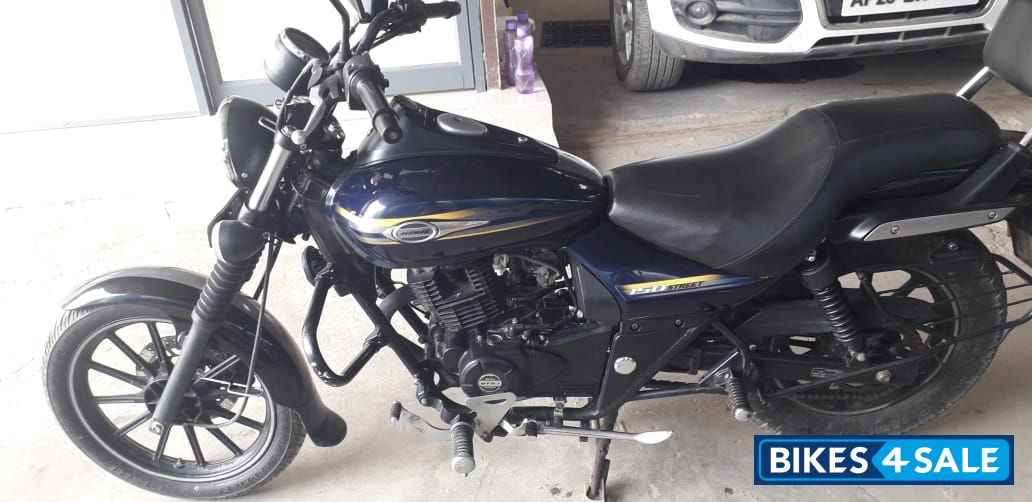 Blue Bajaj Avenger Street 150