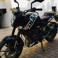 Black KTM Duke 200