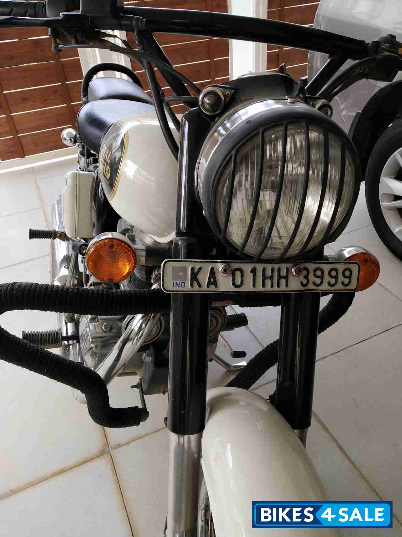 White Royal Enfield Classic 350