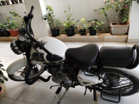 White Royal Enfield Classic 350