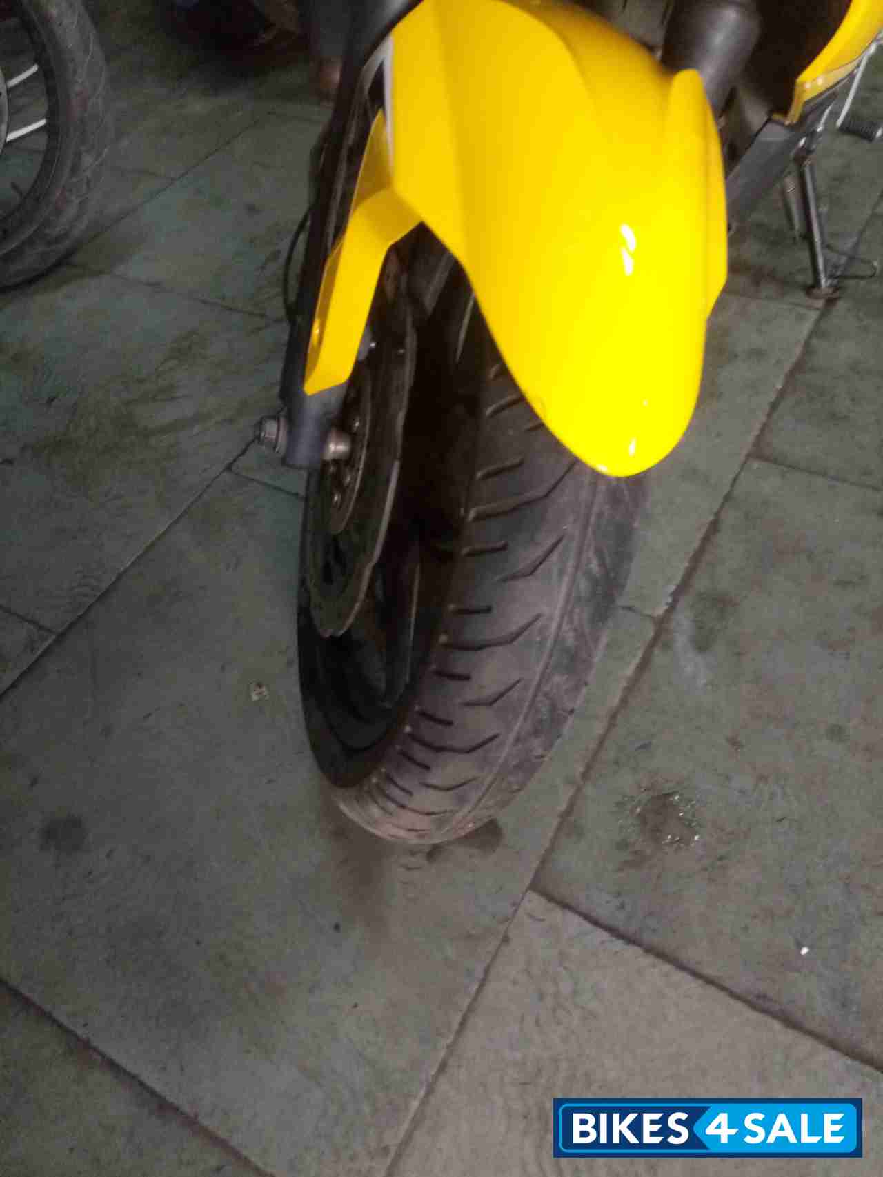 Yellow Bajaj Pulsar RS 200 ABS Yellow Bajaj Pulsar RS 200 ABS