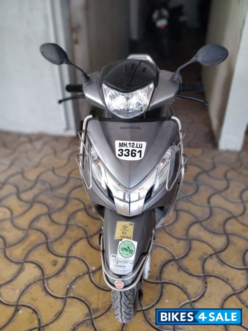 Metallic Silver/grey Honda Activa 125