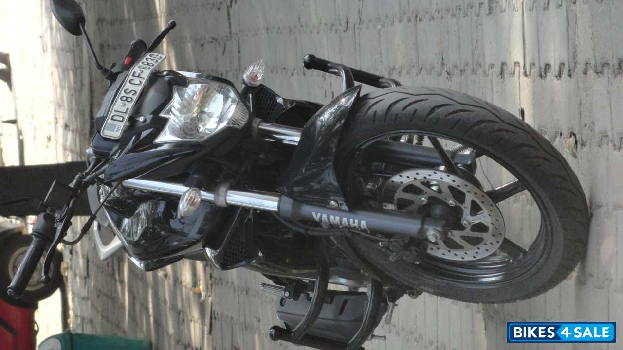 Black Yamaha FZ FI V2 Black Yamaha FZ FI V2