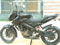 Black Bajaj Pulsar 200 NS