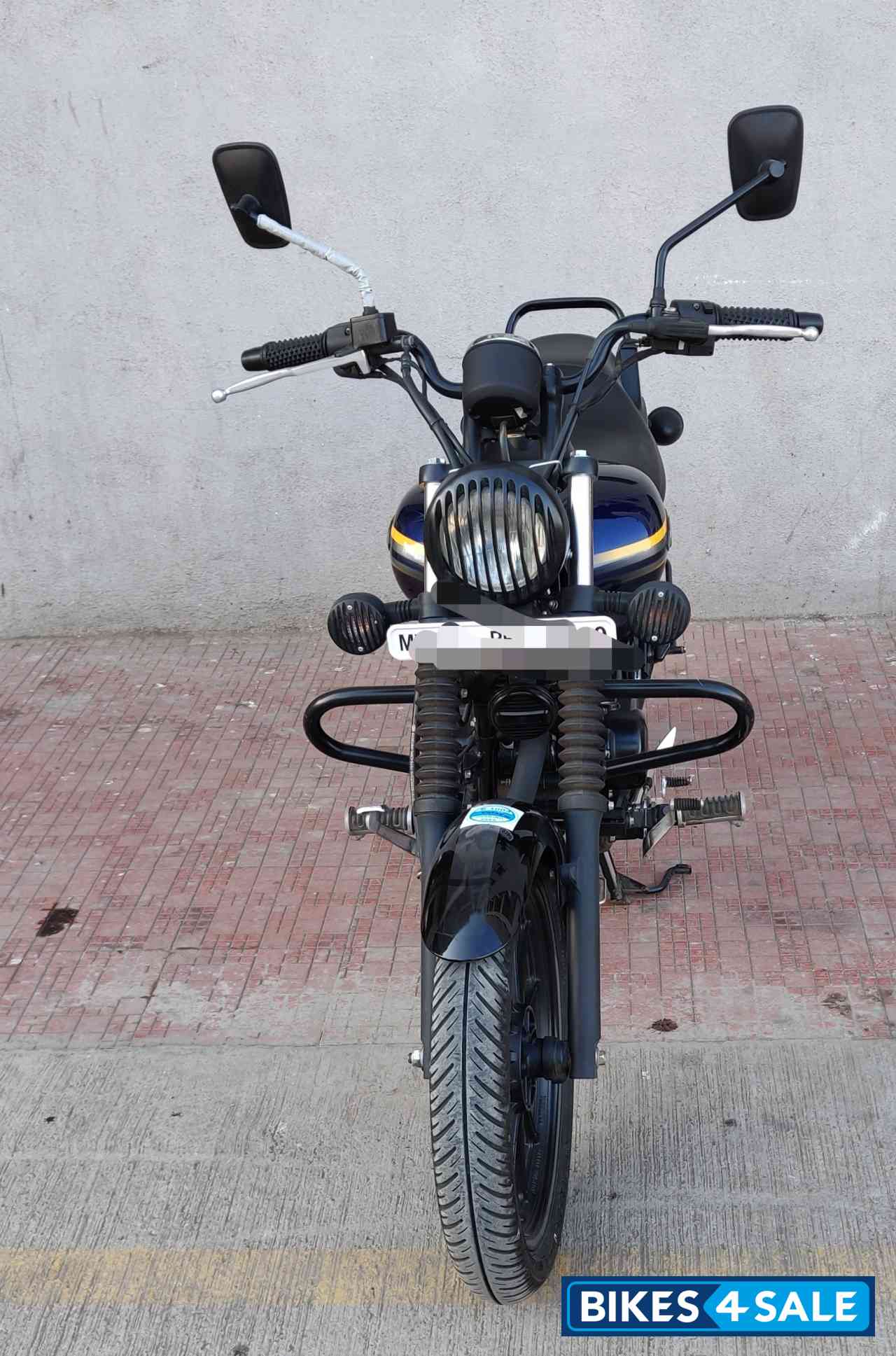 Blue Bajaj Avenger Street 150